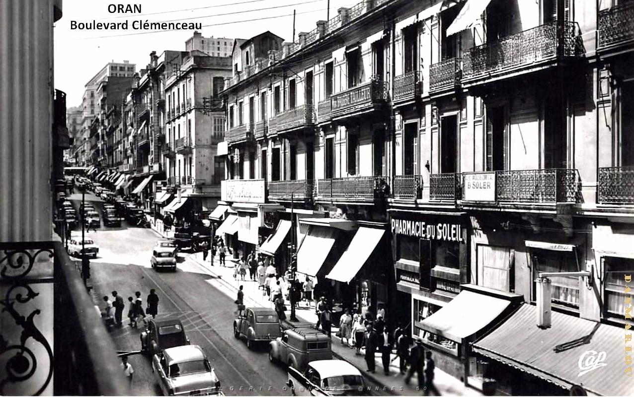 2257- Oran - Boulevard Clemenceau  hauteur pharmacie du soleil- 1957.jpg